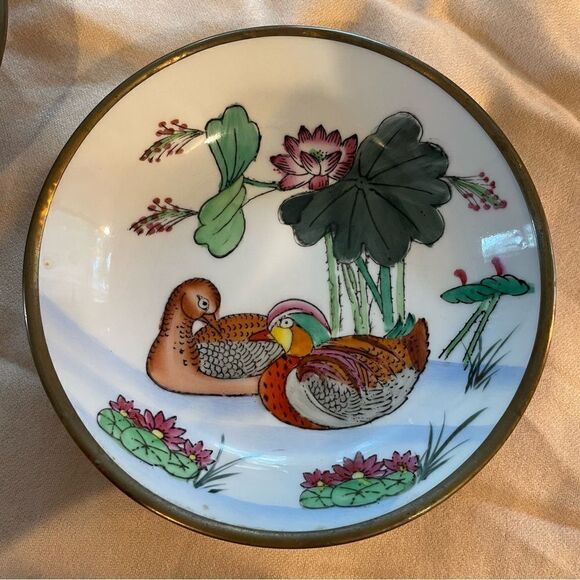 Mid century Porcelain Floral and Duck Brass Bowl set for hanging or display - Picture 4 of 17